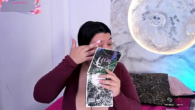 Snapshot of JulietaKane chatting on December 2, 2025, 4:58 am JulietaKane online show from December 2, 2025, 4:58 am