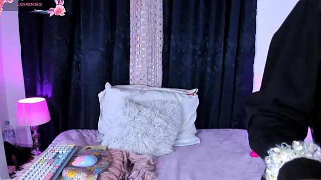 Snapshot of _jade_white_ chatting on March 18, 2025, 12:28 pm jade white online show from March 18, 2025, 12:28 pm