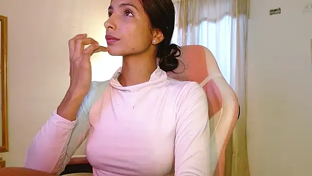 AnnitaSerna  online show from April 21, 2026, 1:39 pm