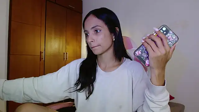 Snapshot of AnnitaSerna_ chatting on November 6, 2025, 1:59 pm AnnitaSerna online show from November 6, 2025, 1:59 pm