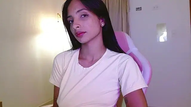 AnnitaSerna  online show from April 11, 2026, 3:47 am