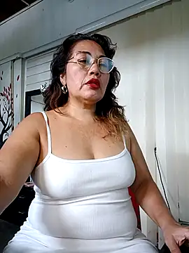 Snapshot of anniecoopeer chatting on October 7, 2025, 3:13 pm anniecoopeer online show from October 7, 2025, 3:13 pm