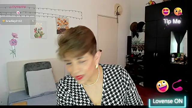 Angelina Stone 65 online show from December 1, 2025, 9:04 pm