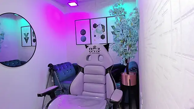 Tiara rr online show from April 19, 2026, 3:18 am