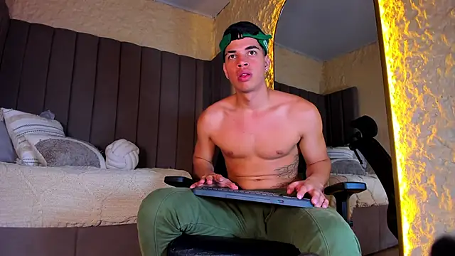 Snapshot of Benjamin_More chatting on December 15, 2025, 3:45 am Benjamin More online show from December 15, 2025, 3:45 am