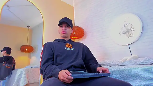 Snapshot of Benjamin_More chatting on June 24, 2026, 12:42 am Benjamin More online show from June 24, 2026, 12:42 am