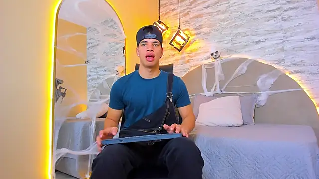 Benjamin More online show from October 25, 2025, 12:04 pm