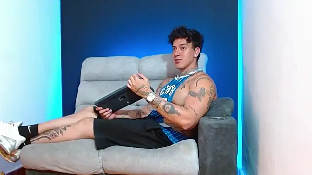 JUSTIN FULLER1 online show from December 23, 2025, 12:11 am