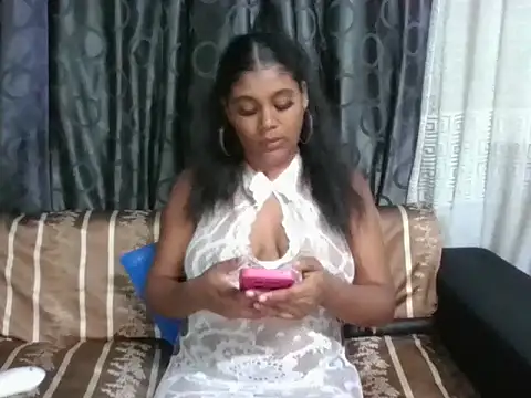 Snapshot of Lilmisskay18 chatting on August 5, 2026, 4:01 pm Lilmisskay18 online show from August 5, 2026, 4:01 pm