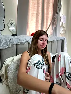 Snapshot of emma05 chatting on October 29, 2025, 6:34 am emma05 online show from October 29, 2025, 6:34 am