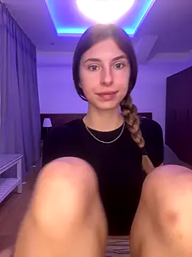 Snapshot of emma05 chatting on December 1, 2025, 7:09 am emma05 online show from December 1, 2025, 7:09 am