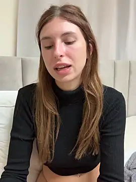 Snapshot of emma05 chatting on November 3, 2025, 7:35 am emma05 online show from November 3, 2025, 7:35 am