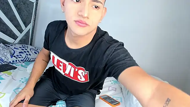 Snapshot of ander_deimond_ chatting on February 25, 2025, 4:25 pm ander deimond  online show from February 25, 2025, 4:25 pm