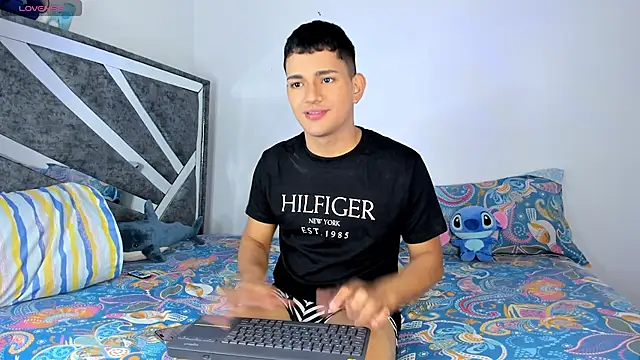 Snapshot of ander_deimond_ chatting on February 14, 2025, 5:36 pm ander deimond  online show from February 14, 2025, 5:36 pm