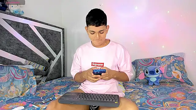 Snapshot of ander_deimond_ chatting on February 14, 2025, 2:33 pm ander deimond  online show from February 14, 2025, 2:33 pm