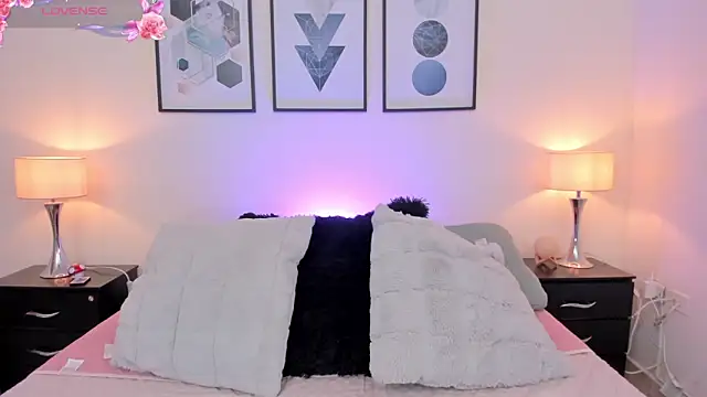 Snapshot of JulianaWaldo chatting on September 10, 2025, 1:10 pm JulianaWaldo online show from September 10, 2025, 1:10 pm