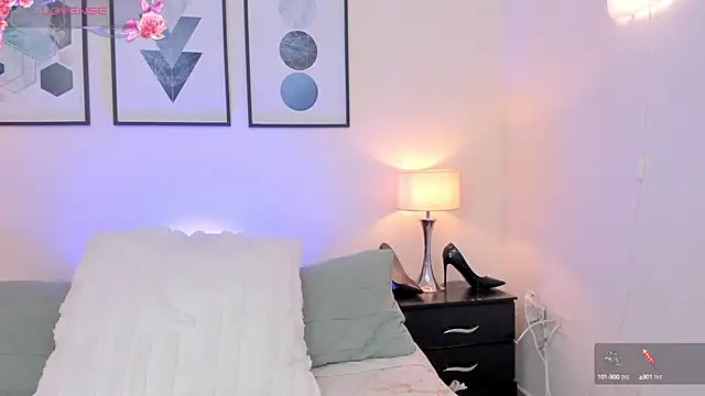 Snapshot of JulianaWaldo chatting on October 5, 2025, 3:36 pm JulianaWaldo online show from October 5, 2025, 3:36 pm