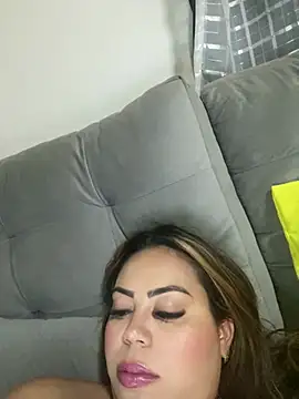 lariic online show from March 6, 2025, 11:20 pm