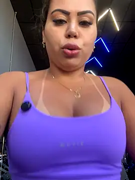 lariic online show from October 3, 2025, 2:29 pm