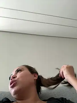 lariic online show from March 6, 2026, 1:28 pm