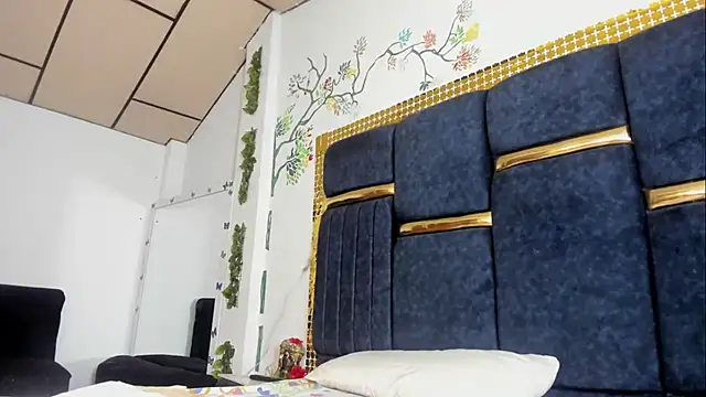 skaysanchez1 online show from September 24, 2025, 1:06 pm