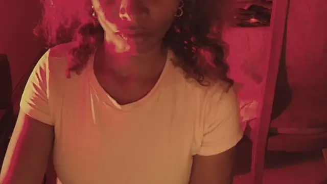 Snapshot of SashaBrianna99 chatting on October 22, 2025, 2:33 am SashaBrianna99 online show from October 22, 2025, 2:33 am