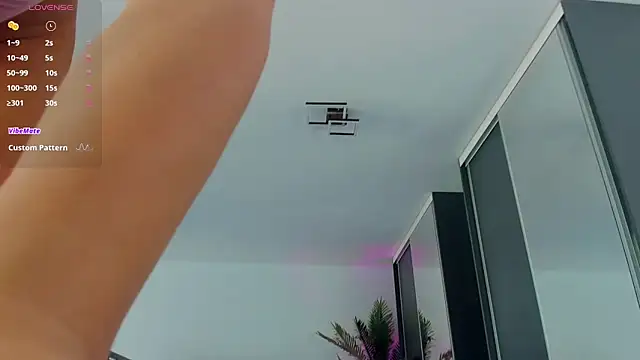 CurlyAnt0 online show from December 3, 2025, 7:19 am