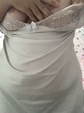 Snapshot of ahross chatting on October 28, 2025, 12:33 am ahross online show from October 28, 2025, 12:33 am