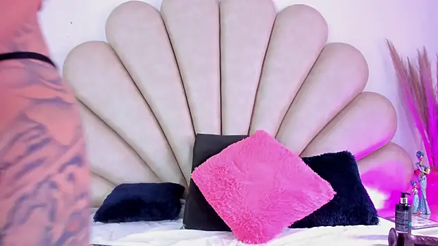 Anna  Spencer online show from October 12, 2025, 2:07 pm