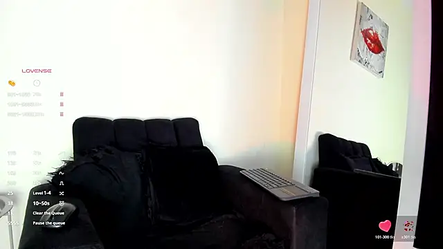 victoria  lace  online show from November 10, 2025, 3:11 am