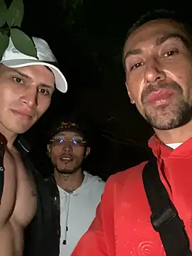 Snapshot of dantedesirexx chatting on March 2, 2025, 5:33 am dantedesirexx online show from March 2, 2025, 5:33 am