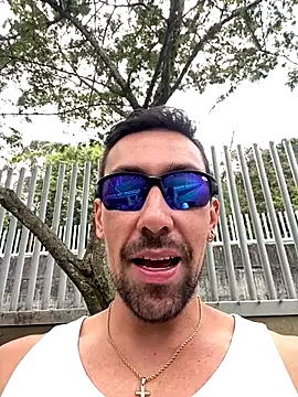 Snapshot of dantedesirexx chatting on October 7, 2025, 5:25 pm dantedesirexx online show from October 7, 2025, 5:25 pm