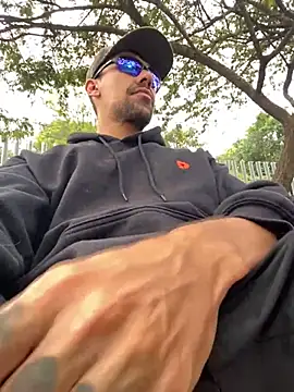 Snapshot of dantedesirexx chatting on November 13, 2025, 4:11 pm dantedesirexx online show from November 13, 2025, 4:11 pm