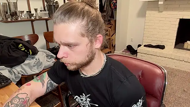 Snapshot of DaddydayDrinkzz chatting on January 21, 2025, 5:38 am DaddydayDrinkzz online show from January 21, 2025, 5:38 am