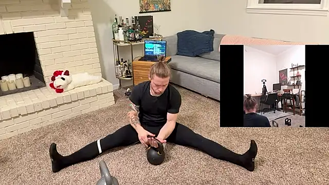 Snapshot of DaddydayDrinkzz chatting on December 7, 2024, 6:05 am DaddydayDrinkzz online show from December 7, 2024, 6:05 am