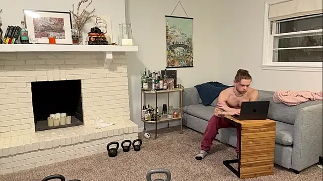 Snapshot of DaddydayDrinkzz chatting on January 15, 2025, 4:04 am DaddydayDrinkzz online show from January 15, 2025, 4:04 am