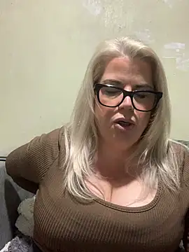 curvy-Ruby-Uk online show from February 24, 2025, 9:41 pm