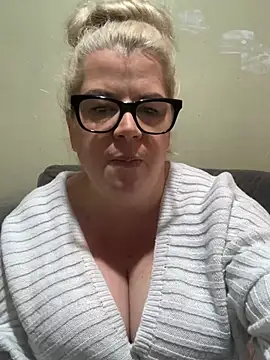 curvy-Ruby-Uk online show from February 23, 2025, 4:46 pm