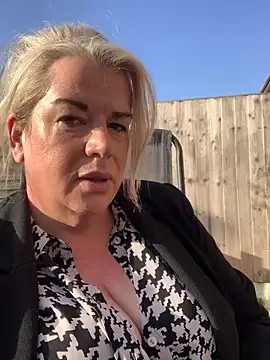 curvy-Ruby-Uk online show from March 6, 2025, 3:35 pm