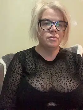 curvy-Ruby-Uk online show from February 1, 2025, 10:12 pm