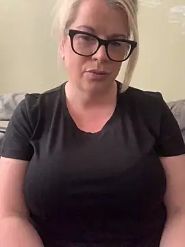 curvy-Ruby-Uk online show from March 22, 2025, 1:52 pm