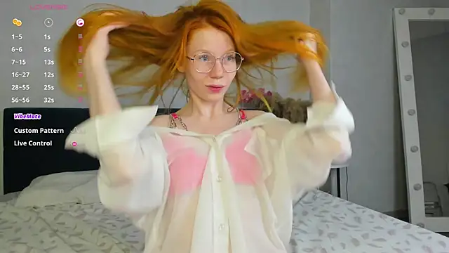 Snapshot of Esme_Runn chatting on October 14, 2025, 3:07 am Esme Runn online show from October 14, 2025, 3:07 am