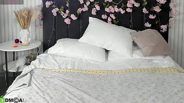 Snapshot of Esme_Runn chatting on November 8, 2025, 3:32 am Esme Runn online show from November 8, 2025, 3:32 am