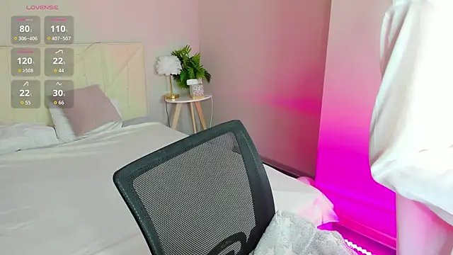 Snapshot of Esme_Runn chatting on September 12, 2025, 12:11 am Esme Runn online show from September 12, 2025, 12:11 am