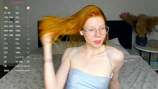 Snapshot of Esme_Runn chatting on October 22, 2025, 3:28 am Esme Runn online show from October 22, 2025, 3:28 am