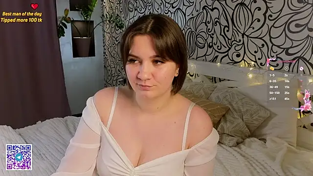 ZaraCrumpton online show from January 14, 2025, 2:11 pm