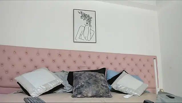 Snapshot of CarolinaGlamour chatting on March 4, 2026, 7:10 pm CarolinaGlamour online show from March 4, 2026, 7:10 pm