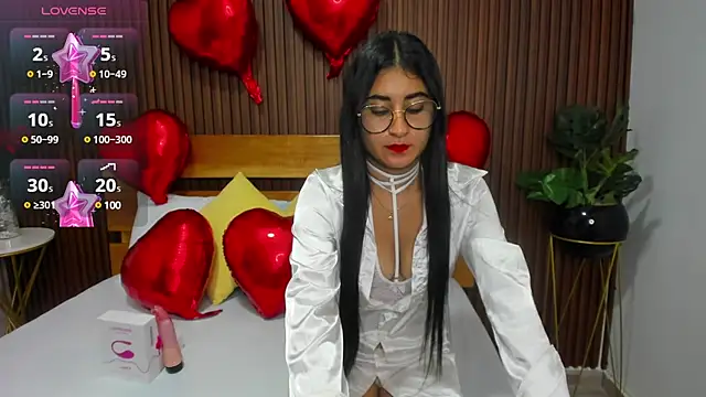 Snapshot of evelin_leroy chatting on February 14, 2025, 12:03 pm evelin leroy online show from February 14, 2025, 12:03 pm