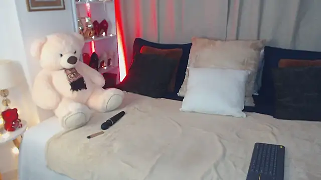 Snapshot of AnnaRouge chatting on February 21, 2026, 2:35 am AnnaRouge online show from February 21, 2026, 2:35 am