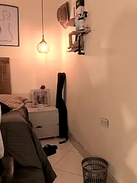 evafoxs online show from December 3, 2025, 8:52 pm